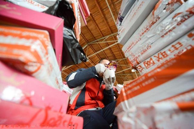 春節(jié)物流大改觀：電商自建平臺(tái)成熟，30萬(wàn)快遞員沒(méi)返鄉(xiāng)